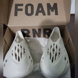Yeezy Foam Runner Sand Sand